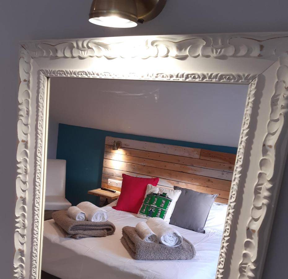 Cotswold Aparthotel Страуд Экстерьер фото
