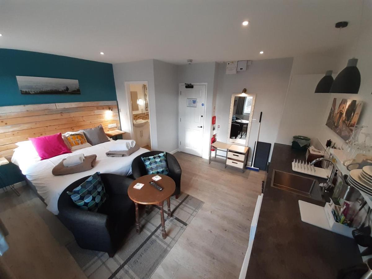 Cotswold Aparthotel Страуд Экстерьер фото