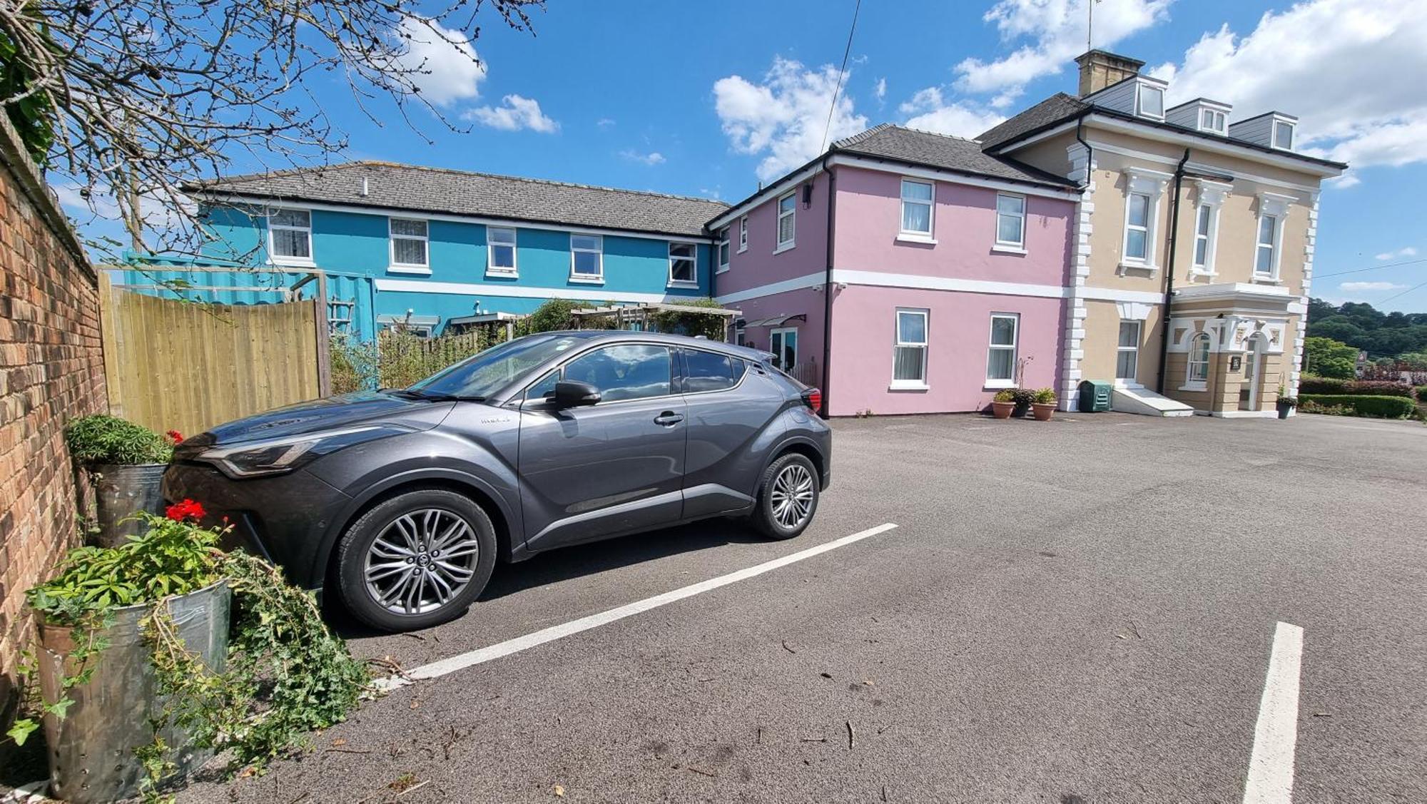 Cotswold Aparthotel Страуд Экстерьер фото