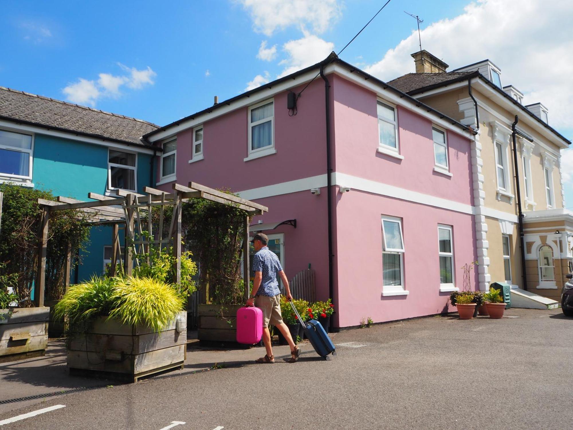 Cotswold Aparthotel Страуд Экстерьер фото